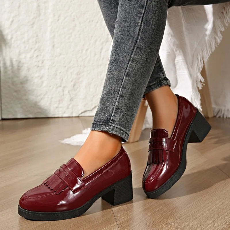 Женские лоферы из лакированной кожи 2024 модные туфли-лодочки на среднем каблуке с