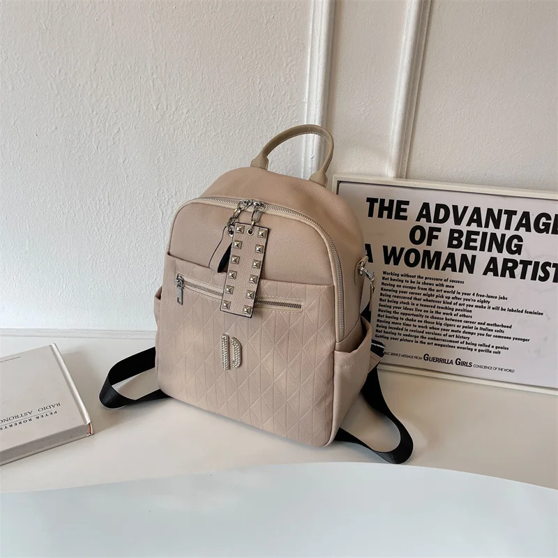 

Luxury Designer Women Soft Leather Backpacks for Girls Casual Daypack With Rivet Backpack School Bags Mochila Rucksack
