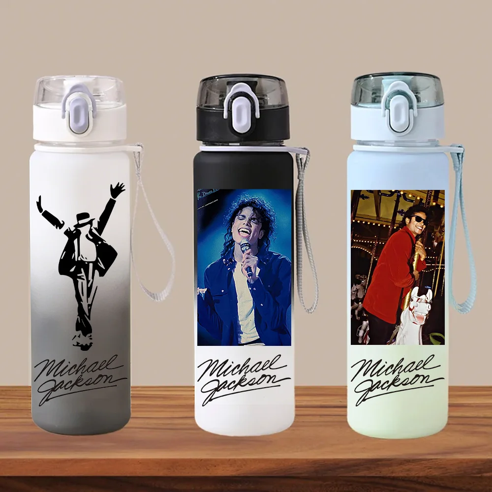 Фото Бутылка для воды Michael Joseph Jackson, 560 мл, с градиентным цветом, спортивная, для студентов, портативная, пластиковая, большой емкости №1