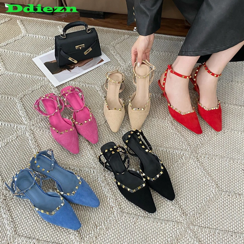

Big Size 43 Med Heel New Shoes Rivet Women Pumps Footwear Female Ankle Buckle Sandals Fashion Pointed Toe Ladies Heeled Shoes