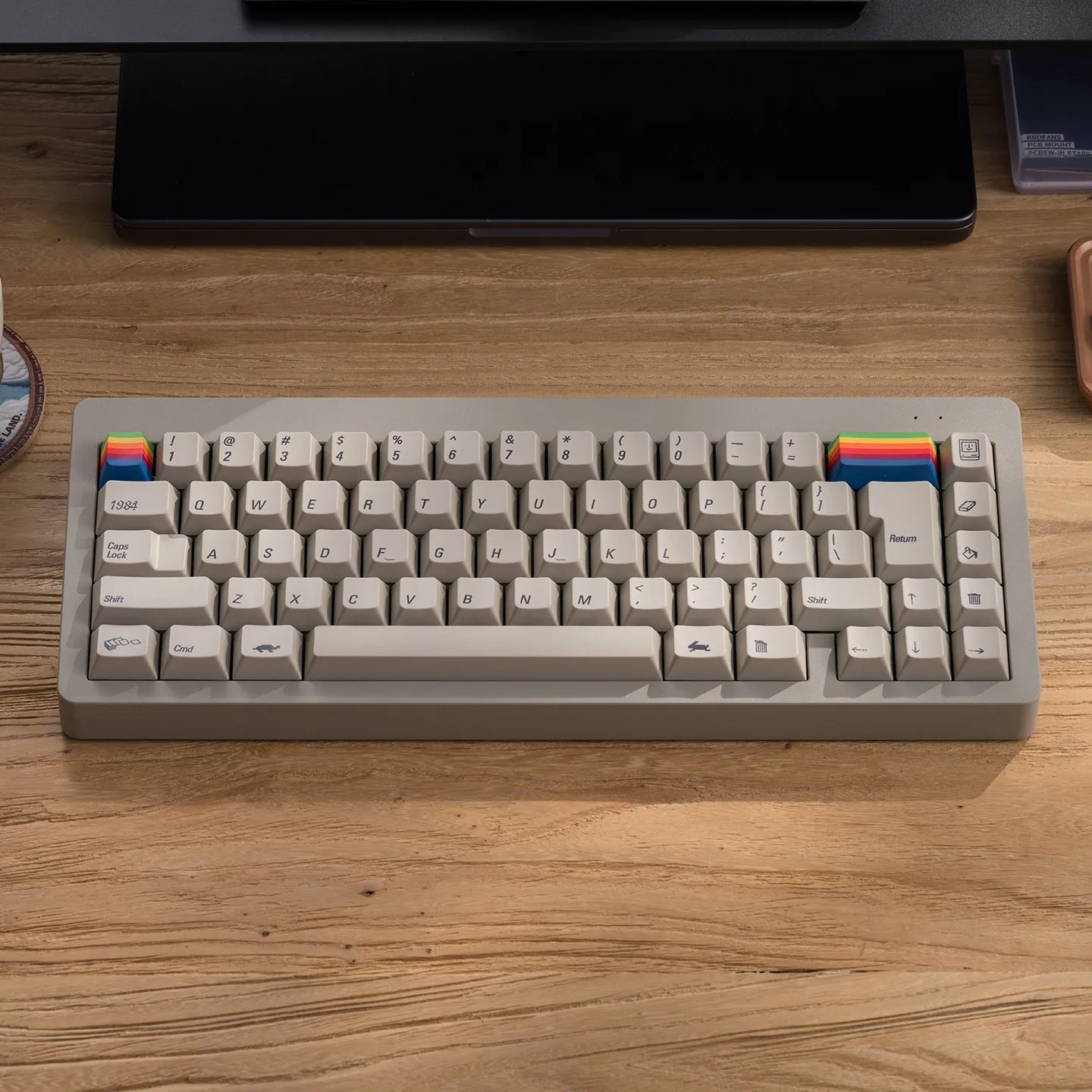 Фото Клавишные колпачки PBTfans 1984 Vintage Grey для ПК, с иллюстративной термосублимацией, PBT-клавишные колпачки с возможностью кастомизации, аксессуары для ПК с эффектом стеклянных бусин №2
