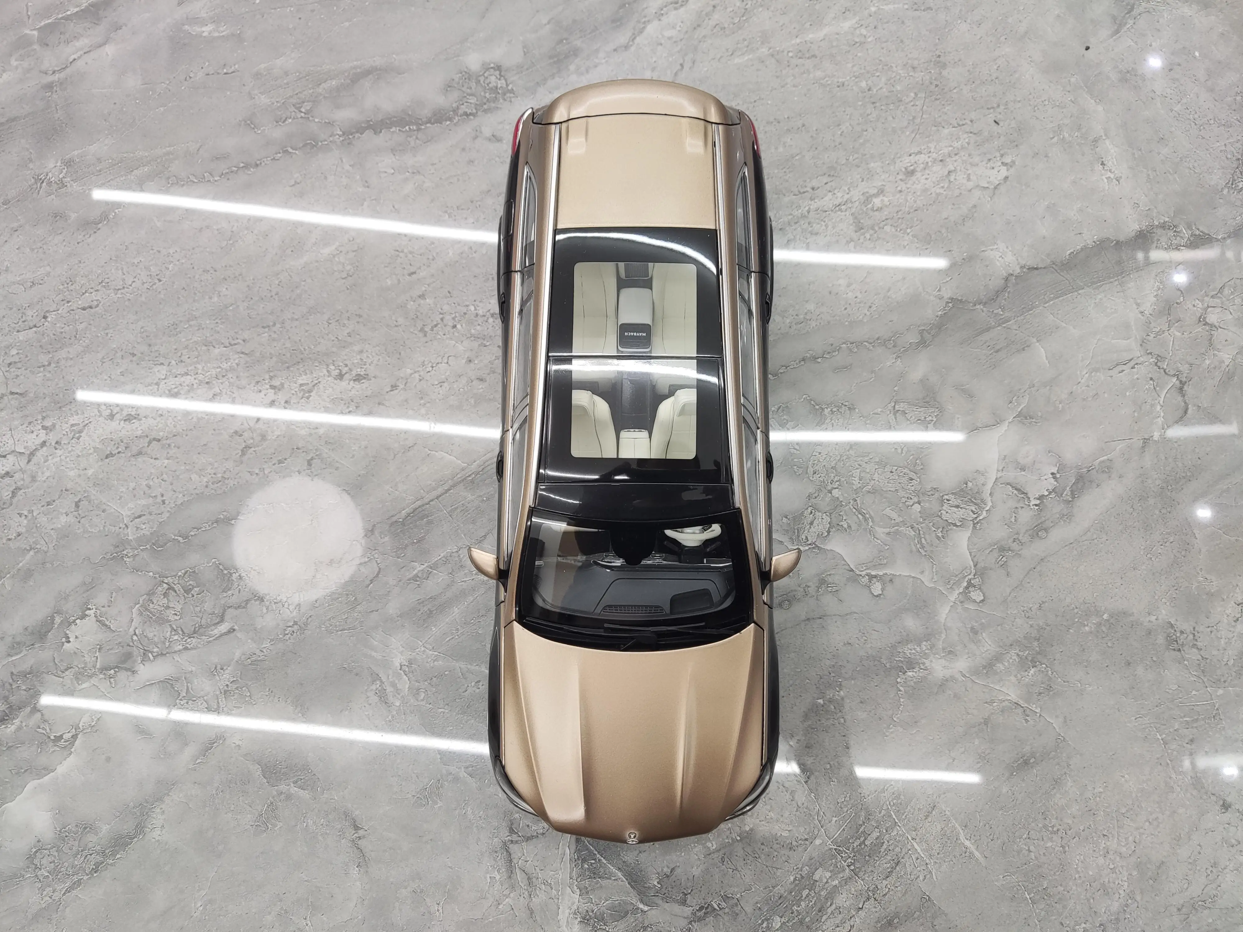 Коллекция моделей автомобилей Mercedes Maybach GLS 600 1 18