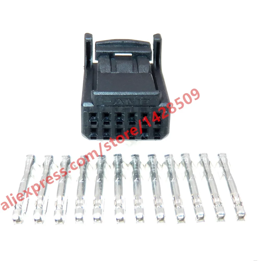 

Автомобильные разъемы 12-контактные пластиковые 1318774-2 серии 0.7