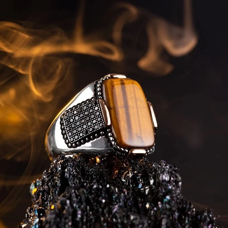 

2023 Ring Male Korean Fashion Gothic Accessories Personality Retro Two-Tone Tigereye Ring Gold Jewelry Engagement Ring Hombre
