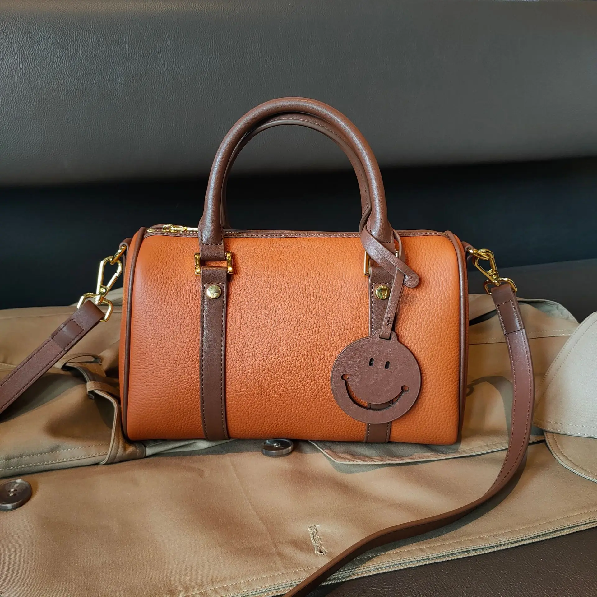 

2021 New Handbag Autumn And Winter Niche Smiley Fashion Messenger Bag