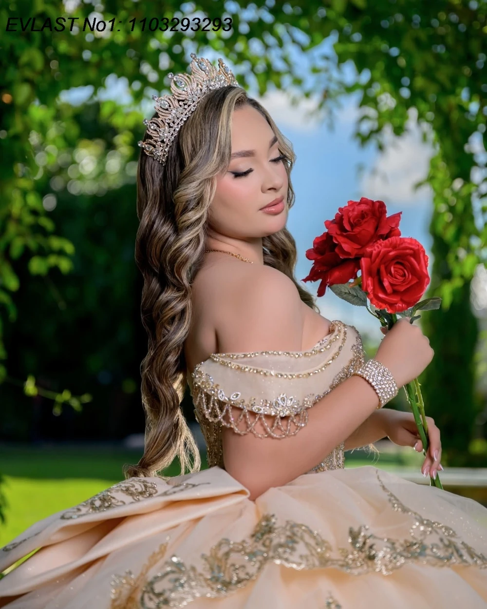 Фото Индивидуальное блестящее золотое бальное платье EVLAST для Quinceanera с пайетками, аппликациями и кристаллами, расшитое бисером, для Sweet 16, Vestidos De 15 Anos AQ250 №5
