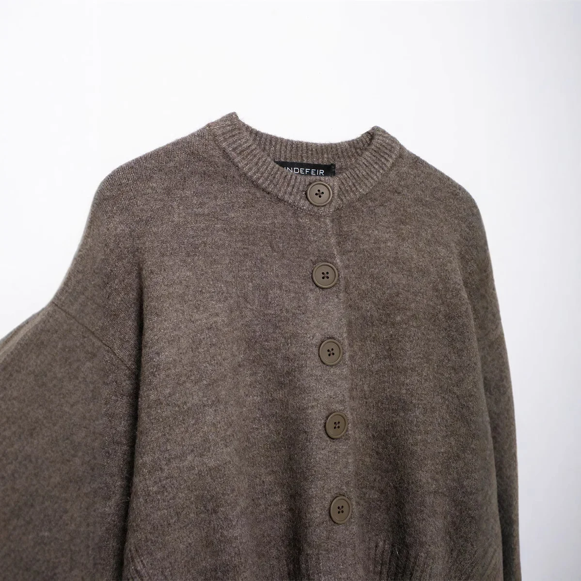 Модная вязаная куртка женская с круглым вырезом однобортная из мягкой