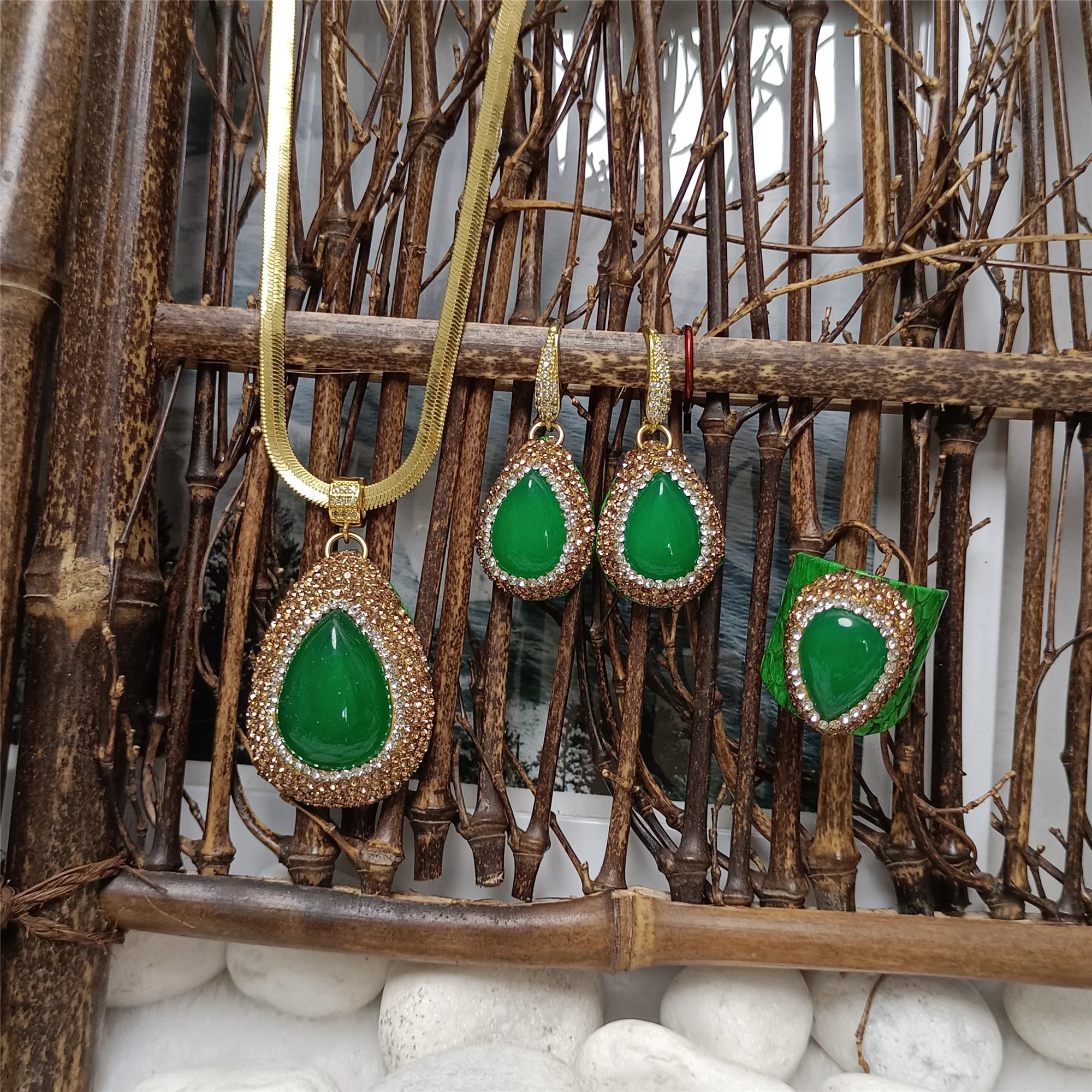

Drop-shaped dyed jade rhinestone leather ring earrings necklace pendant set ladies personality trend temperament jewelry