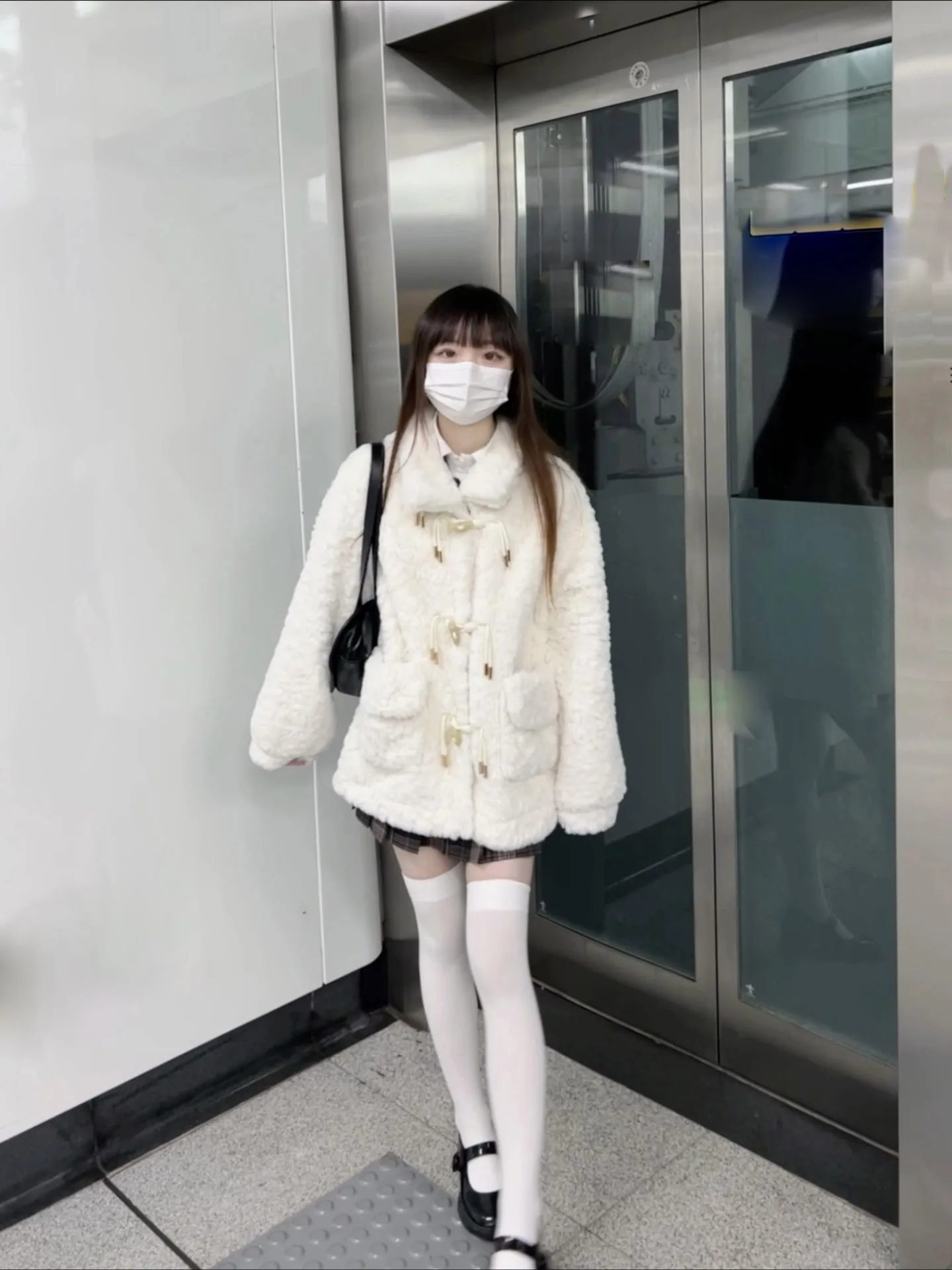 Рисунок 4 - 2023 зимняя женская одежда из овечьей шерсти