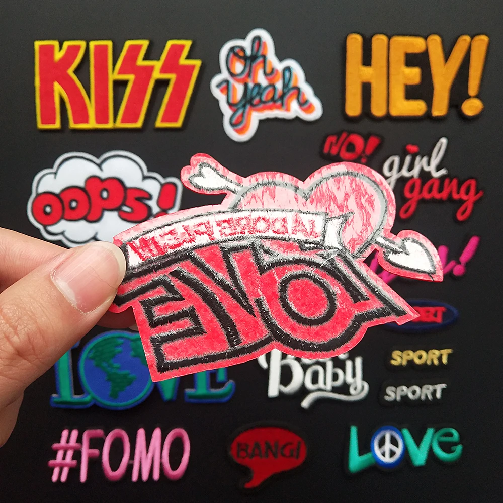 Модные нашивки с надписью Kiss Love Look патчи вышивкой утюгом вышитые значки