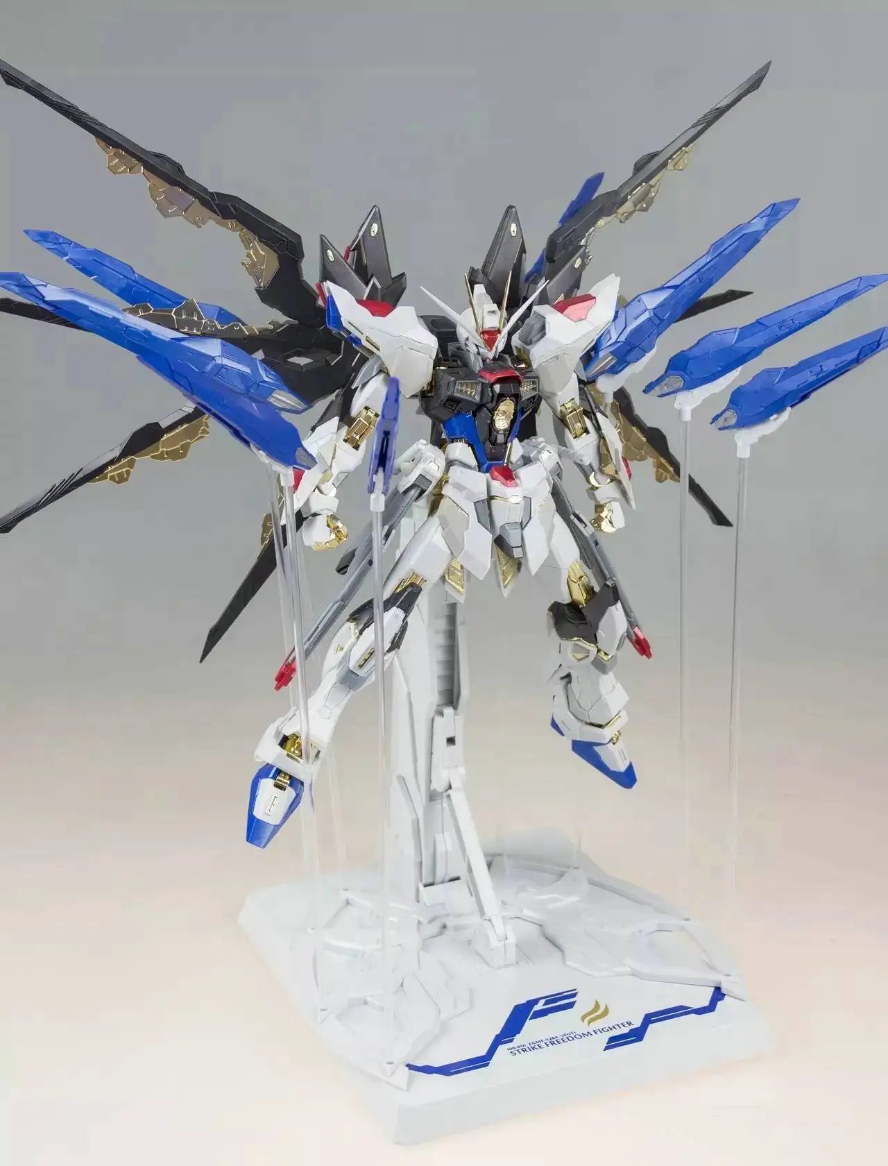 

Hot Selling DABAN 8802 MG1/100 MB STRIKE FREEDOM Assembled Kits Action Figure Model Toys No Retail Box