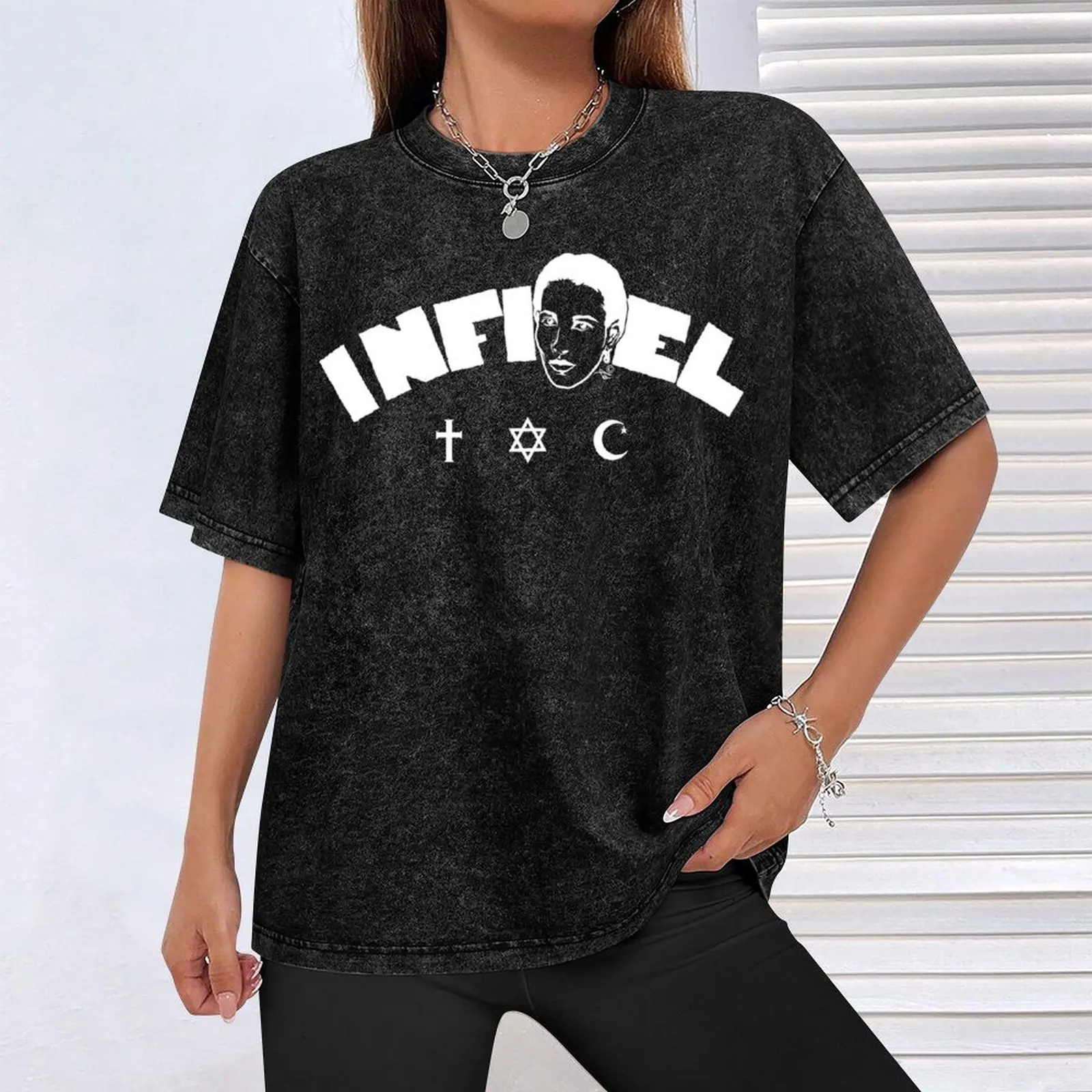 Футболка Infidel Ayaan (белая) от Tai's Tees футболки с рисунком рэпера спортивные фанаты