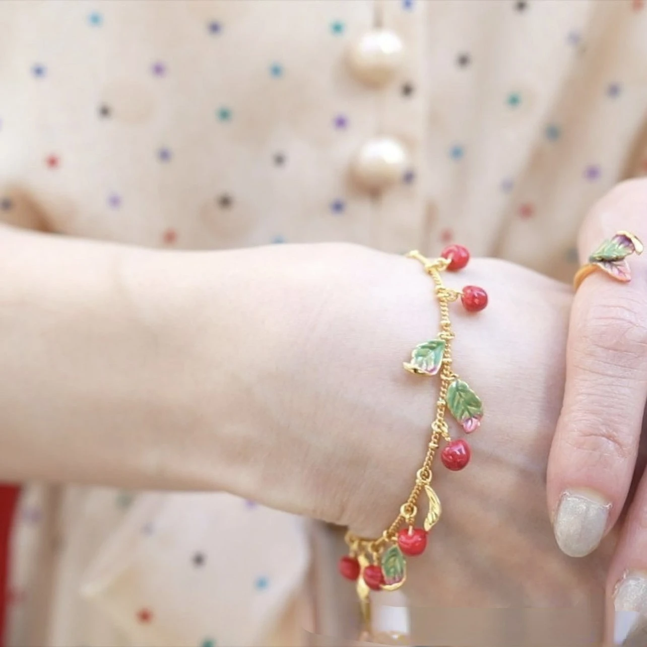

Retro Personalized Mid-Ancient Cherry Bracelet