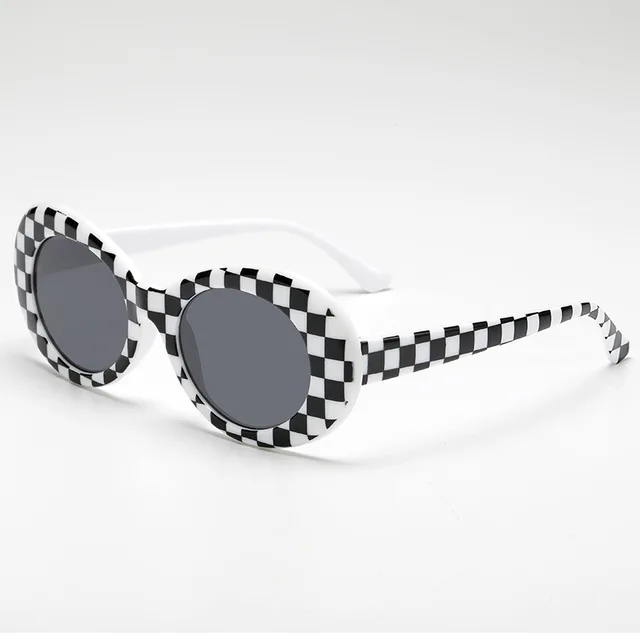 Шахматные очки. Робот играет в шахматы. Шахматные очки. Очки в клеточку. Очки like a boss.