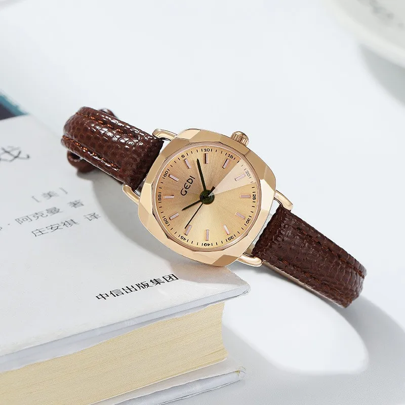 Часы женские кварцевые под розовое