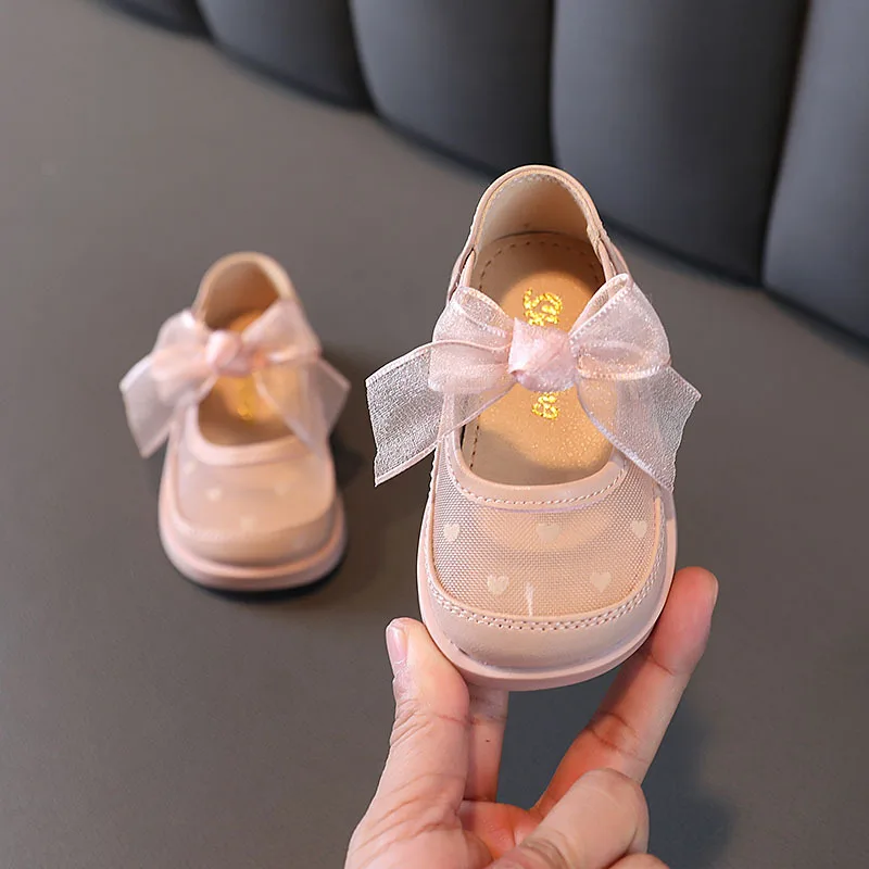 

Girls Leather Shoes Summer Cute Love Sandles Baby Girl Shoes Mesh Breathable Bow Princess Shoes Toddler Sneakers