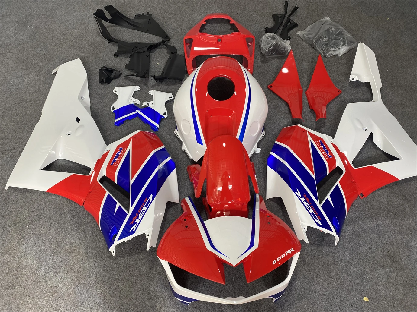 

Motorcycle Whole Body Fairing Suitable for CBR600RR 13-19 years CBR600 2013 2014-2016-2019 Fairing Red Blue White