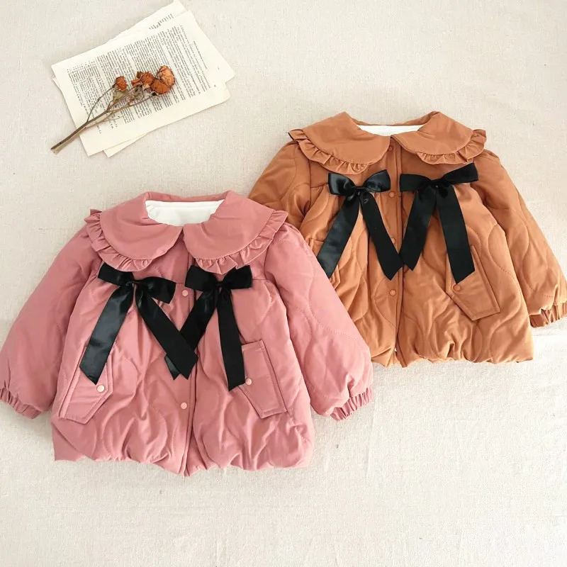 

Детское зимнее пальто на хлопковой подкладке, с отложным воротником и бантом