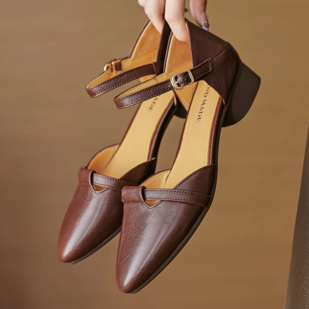 Женские босоножки из натуральной кожи с острым носком и ремешком на щиколотке