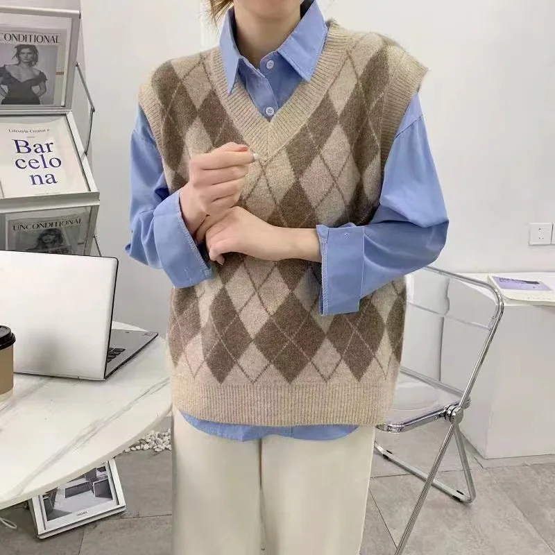 

Vintage Sweet Girl Short Knitted Vest Black Pink Color V-neck Sweater