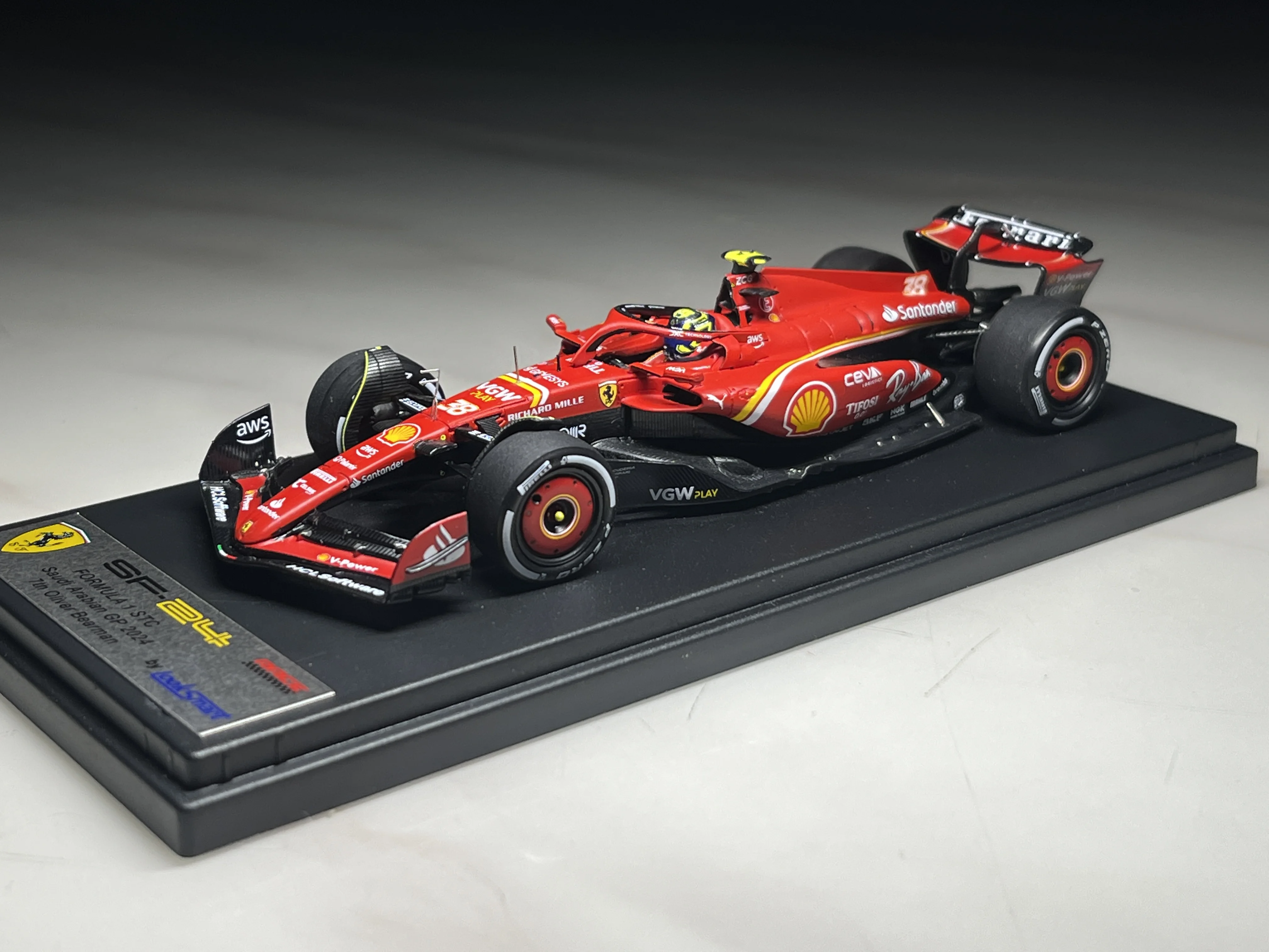 1:43 Biermann F1 дебют 2024 Саудовская SF-24 Миниатюрная модель из смолы Looksmart украшение для