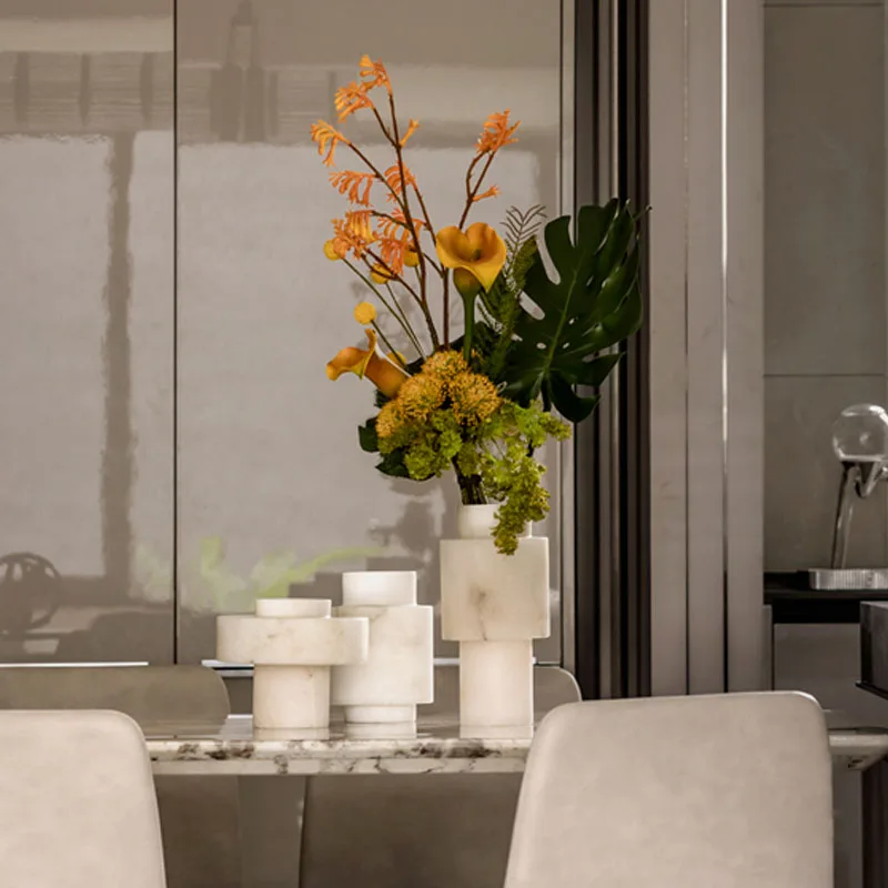 Цветочная ваза LA TROUVAILLE из мрамора