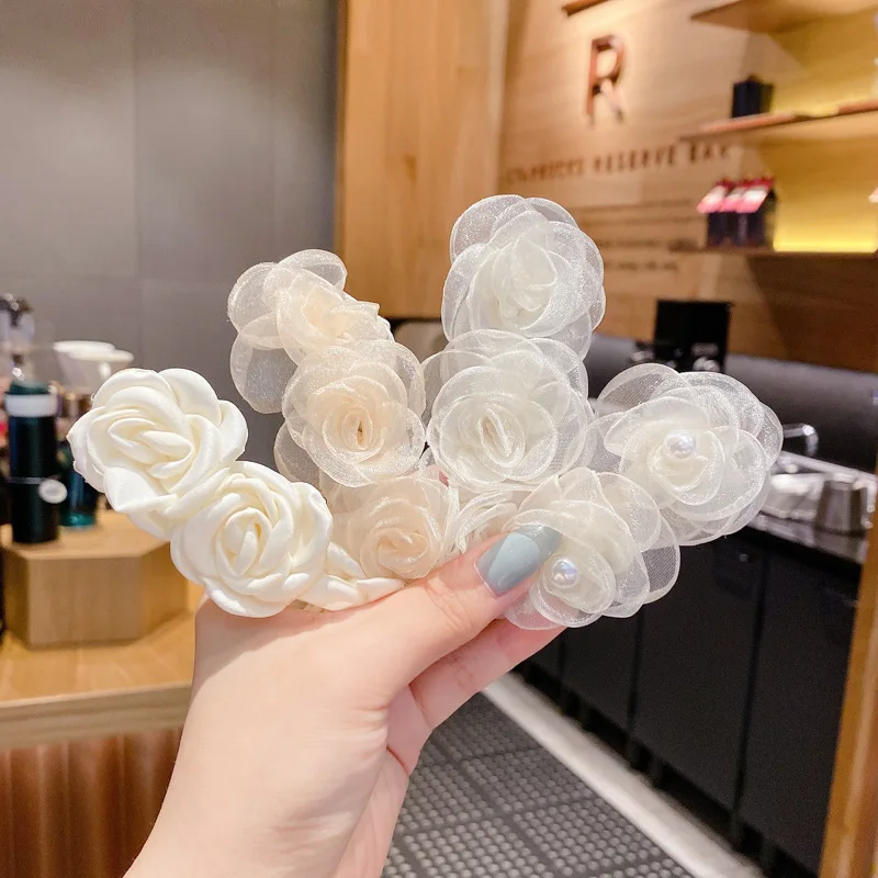 

2022 Korean Fashion Lady Camellia Spring Hair Clip Band Brooch Flower Barrettes Wedding Girls Ponytail Hair Accessories Ornament