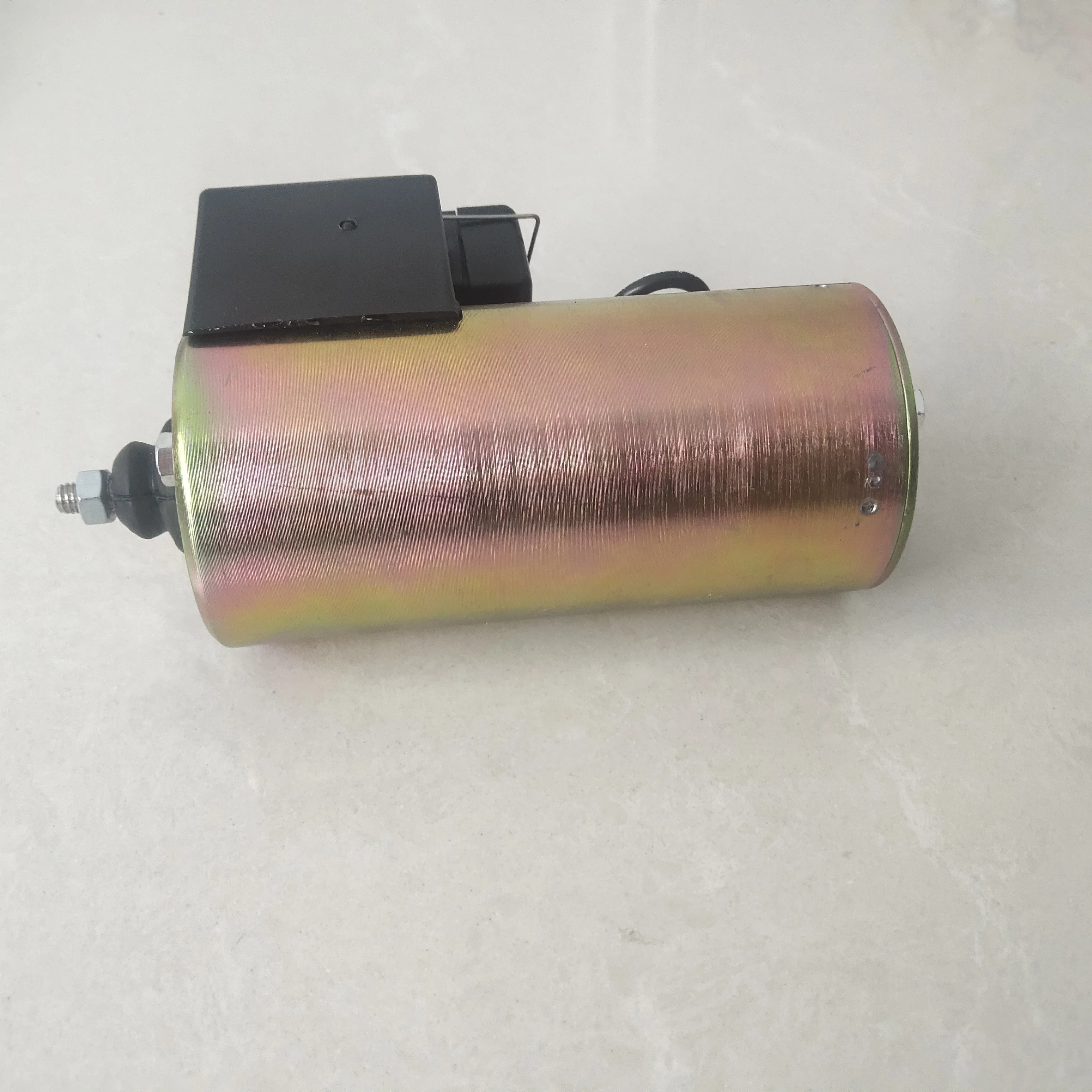 Соленоид остановки Deutz 24 В 01181665 для двигателя 1015