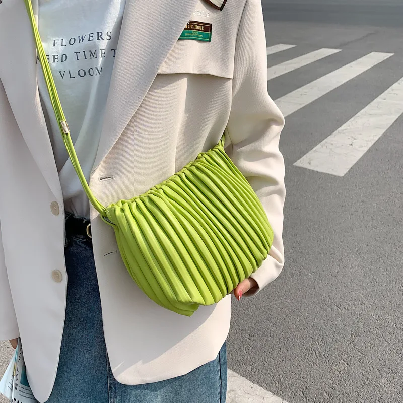 

2022 New Little Public Bag Women 2022 New Fashion Pleated One Shoulder Crossbody Net Red Ocean Gas Bucket Handbags Cheap Things