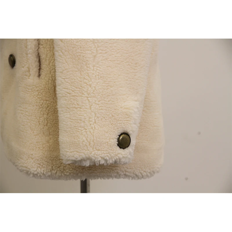 Женское теплое пальто на пуговицах бежевое с V-образным вырезом одежда для женщин