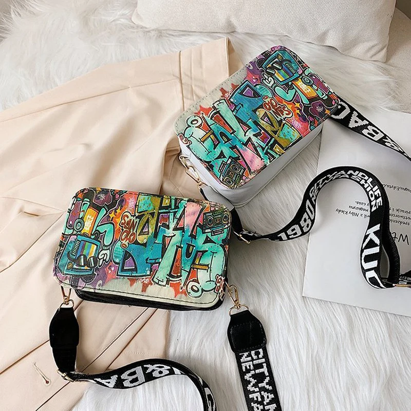 

Fashion Personality Ink-jet Colour Graffiti Letter Wide Strap Square Bag Creative Student Shoulder Bags Female CrossBody Bags