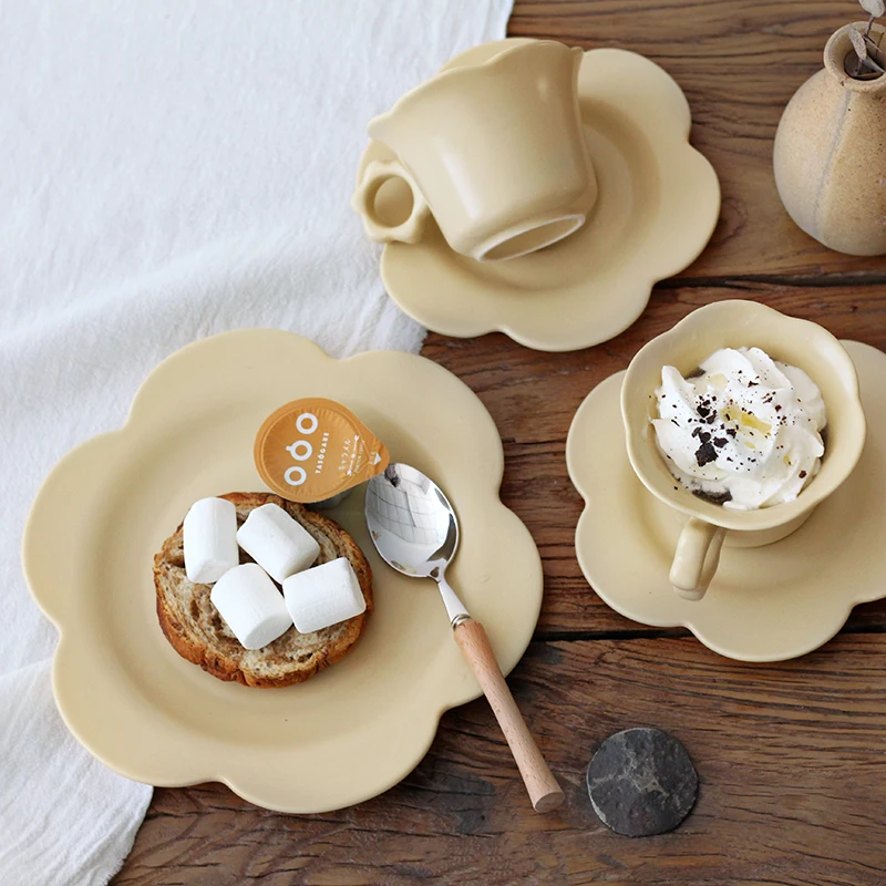 

Petal shaped Ceramic Coffee Cup Tray Saucer 8 Inch Plates Underglaze Household 9 Inch Creative Handmade Tea Mug