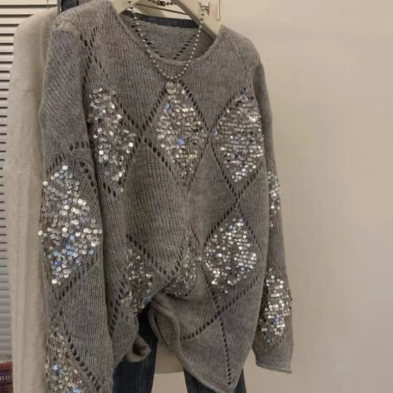 Женский свитер с пайетками