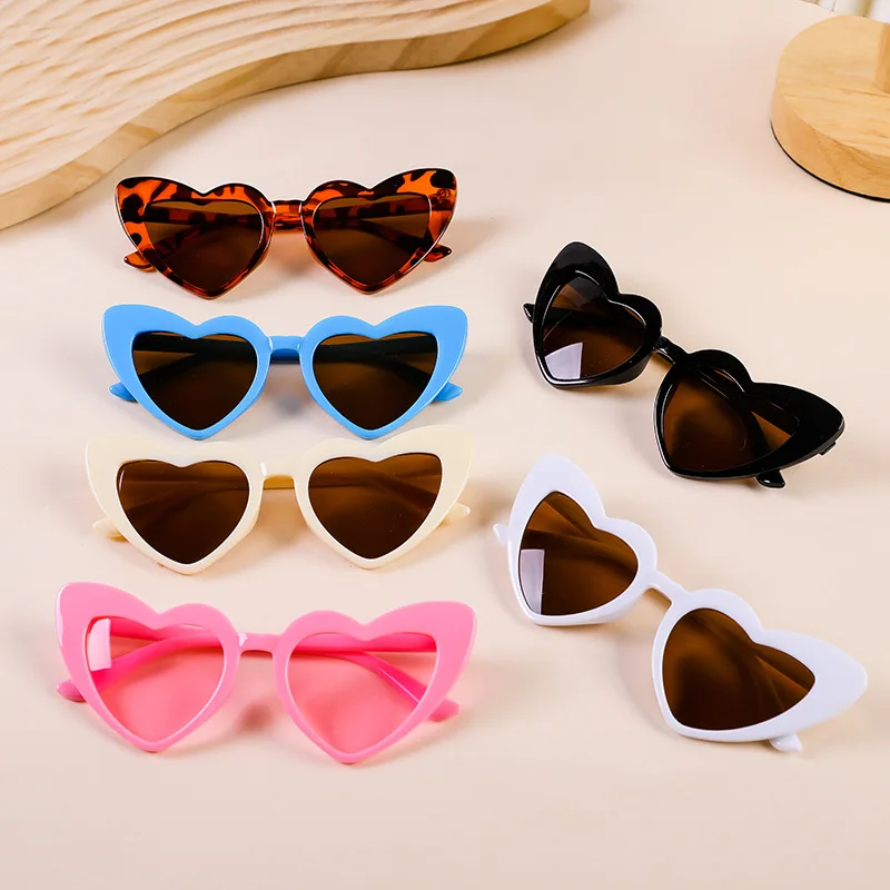 

Солнцезащитные очки в форме сердца для мальчиков и девочек UV400, солнцезащитные очки для улицы, милые Мультяшные очки для детей, солнцезащитн...