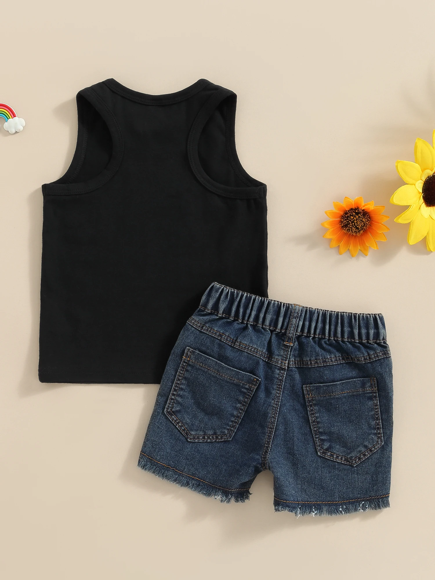 

Футболка с принтом динозавра для мальчиков и камуфляжные шорты в прохладном летнем стиле