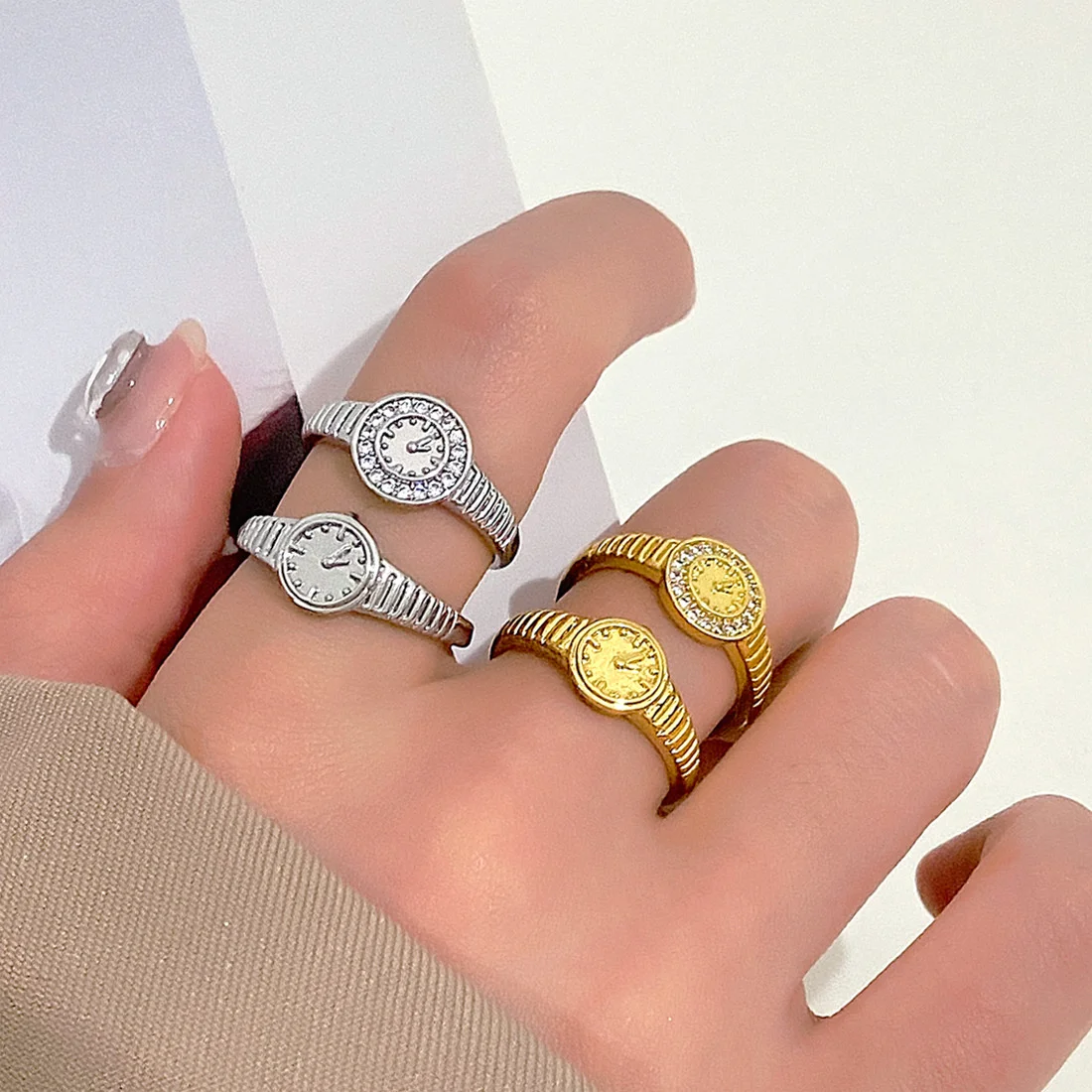 

Personality Round Clock Ring Zircon Paved Gold Ring Free Size Adjustable Lover Rings Valentine's Day Gift Trendy Rings Jewelry