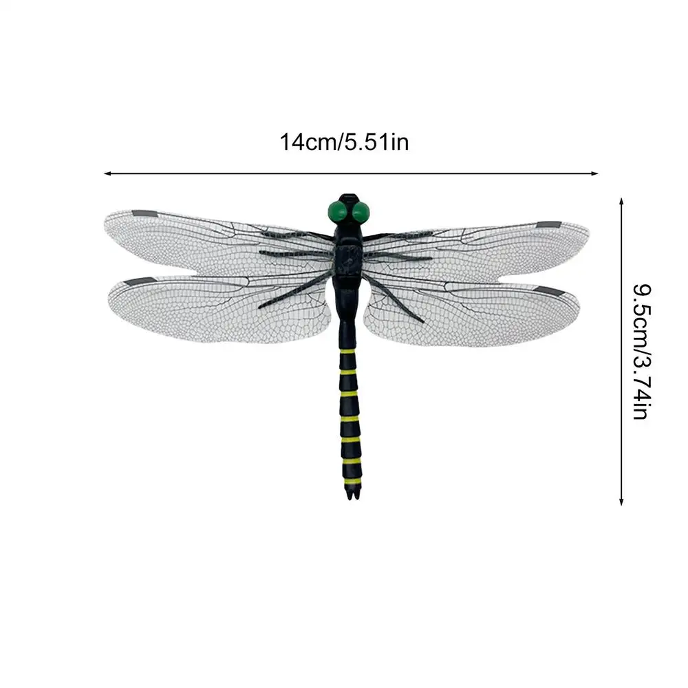 

Реалистичная игрушка-стрекоза из пластика