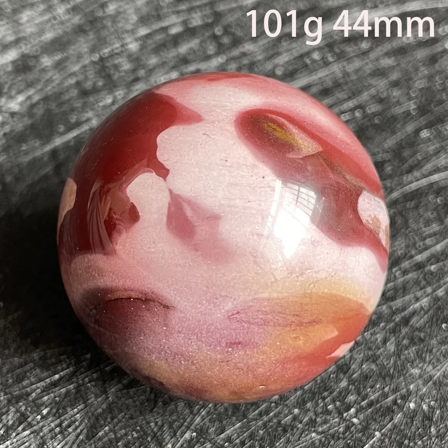 

Хрустальный шар из яйца камня