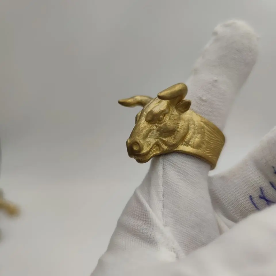 

Кольцо с головой быка из чистой меди