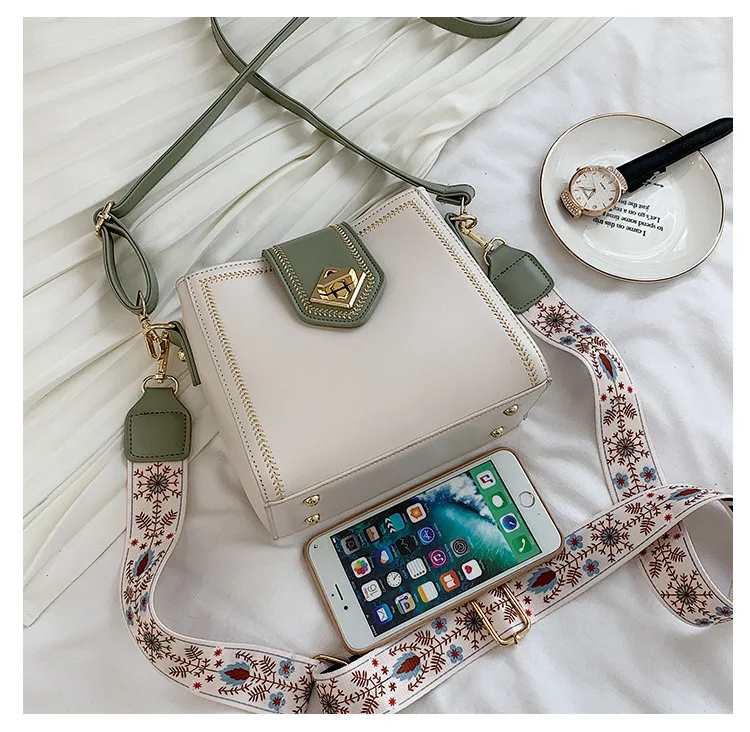 Fashion Women Bucket Bag Small Crossbody Bags 2022 Summer Wide Strap Ladies Messenger Bag Lady Travel Handbags Bolsa Feminina