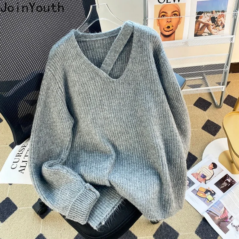 Пуловер женский трикотажный с V-образным вырезом на осень/зиму