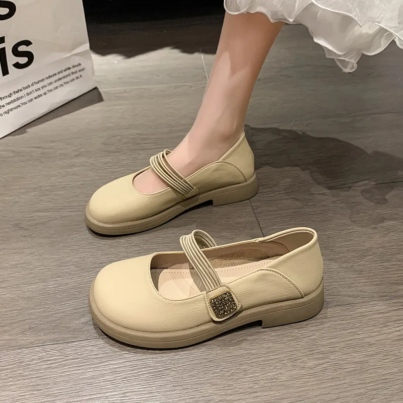 

Туфли женские на низком каблуке, в стиле ретро