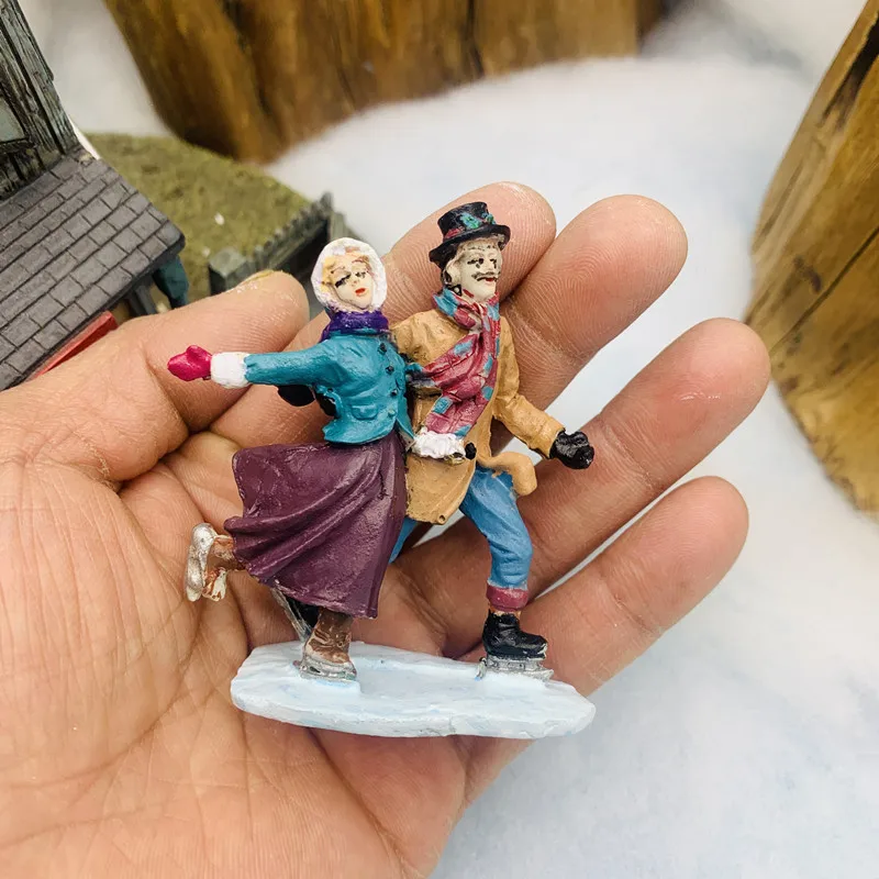 

Миниатюрная кукла для садового декора