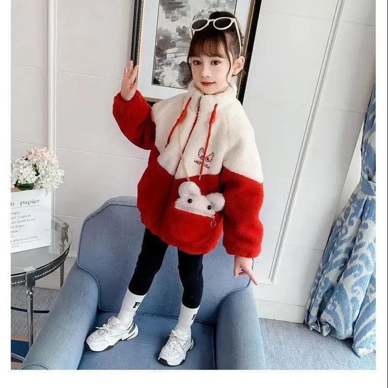 Детская плюшевая куртка на девочку 4-12 лет теплая осенне-зимняя с буквенным