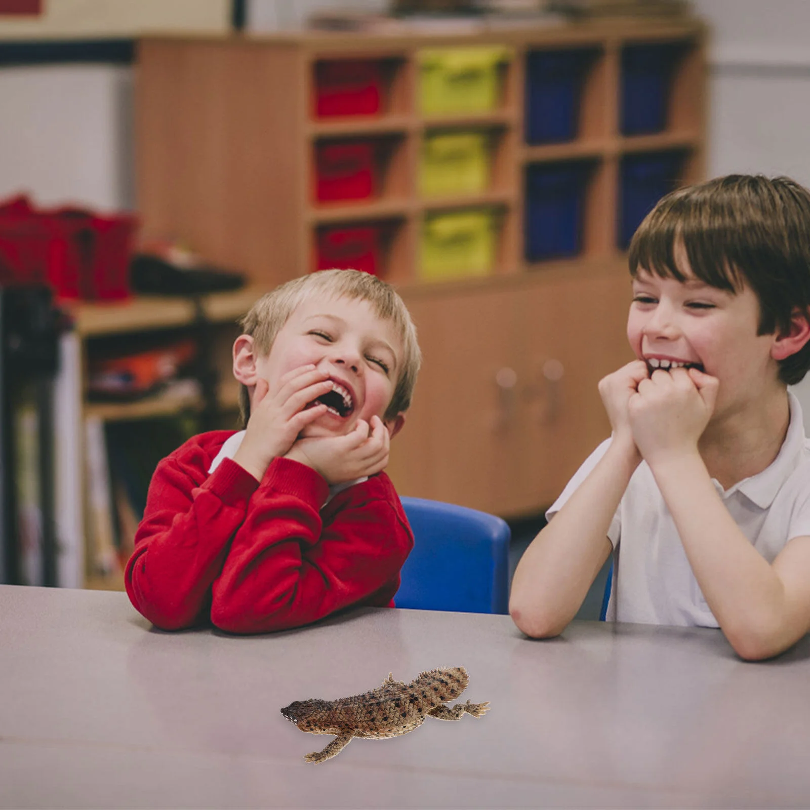 

Скульптура настольная декоративная имитация реалистичной ящерицы фигурки животных искусственная модель пластиковых настольных фигурок