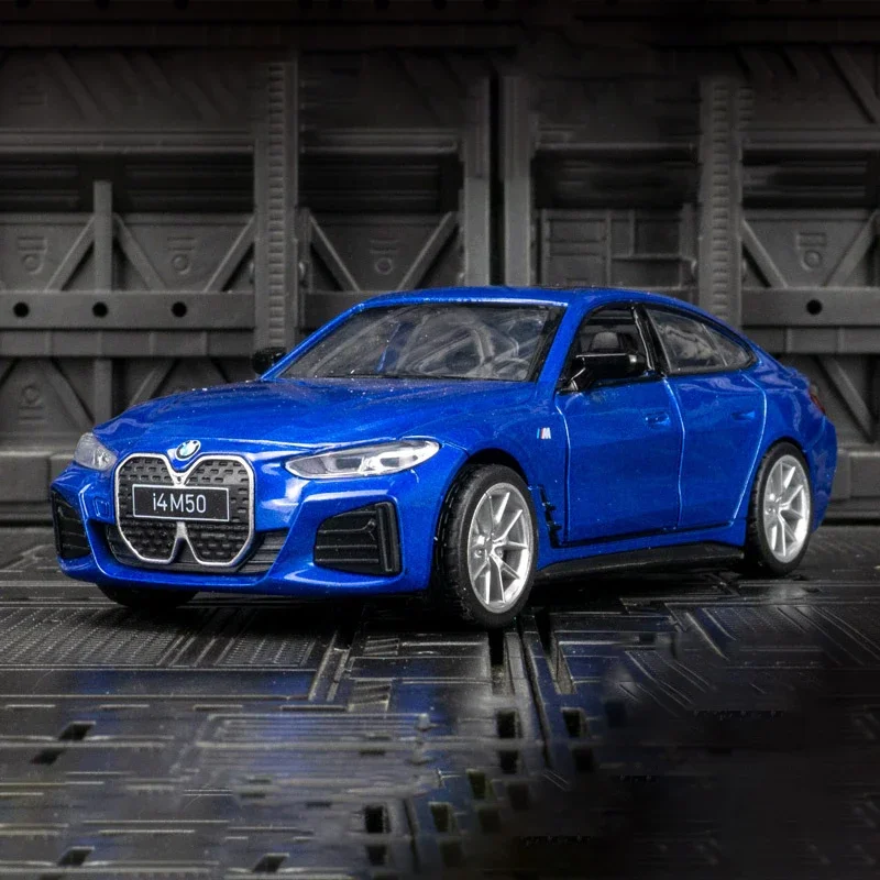 Модель автомобиля в масштабе 1:34 BMW I4 M50 модель из сплава игрушка литье под