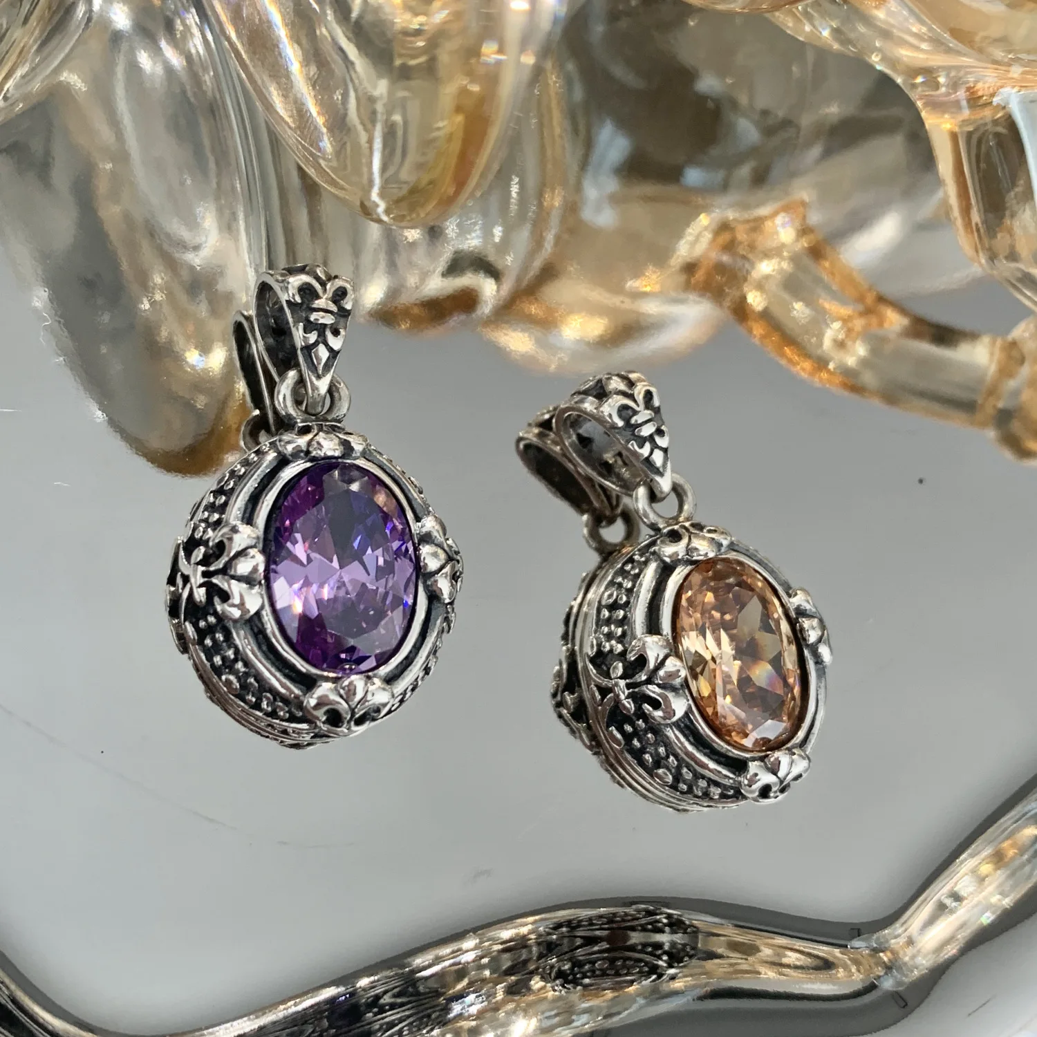 

Retro Metal Do Old Purple Oval Zircon Pendant Necklace for Woman Elegant Metal Engrave Champagne Zircon Choker Young Girls Charm