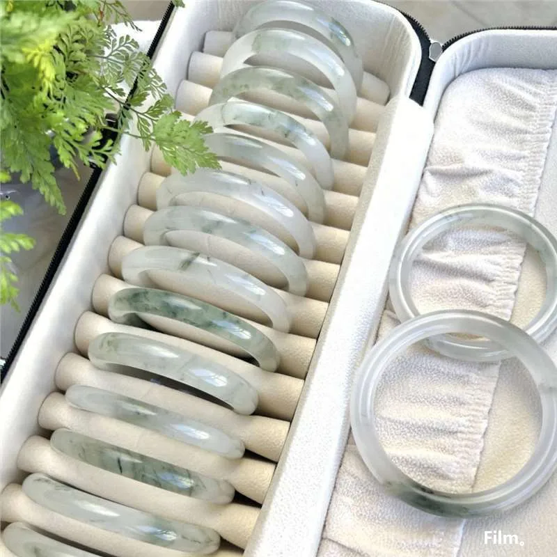 Синьцзян Тяньшань нефритовый косметический браслет из натурального изумруда