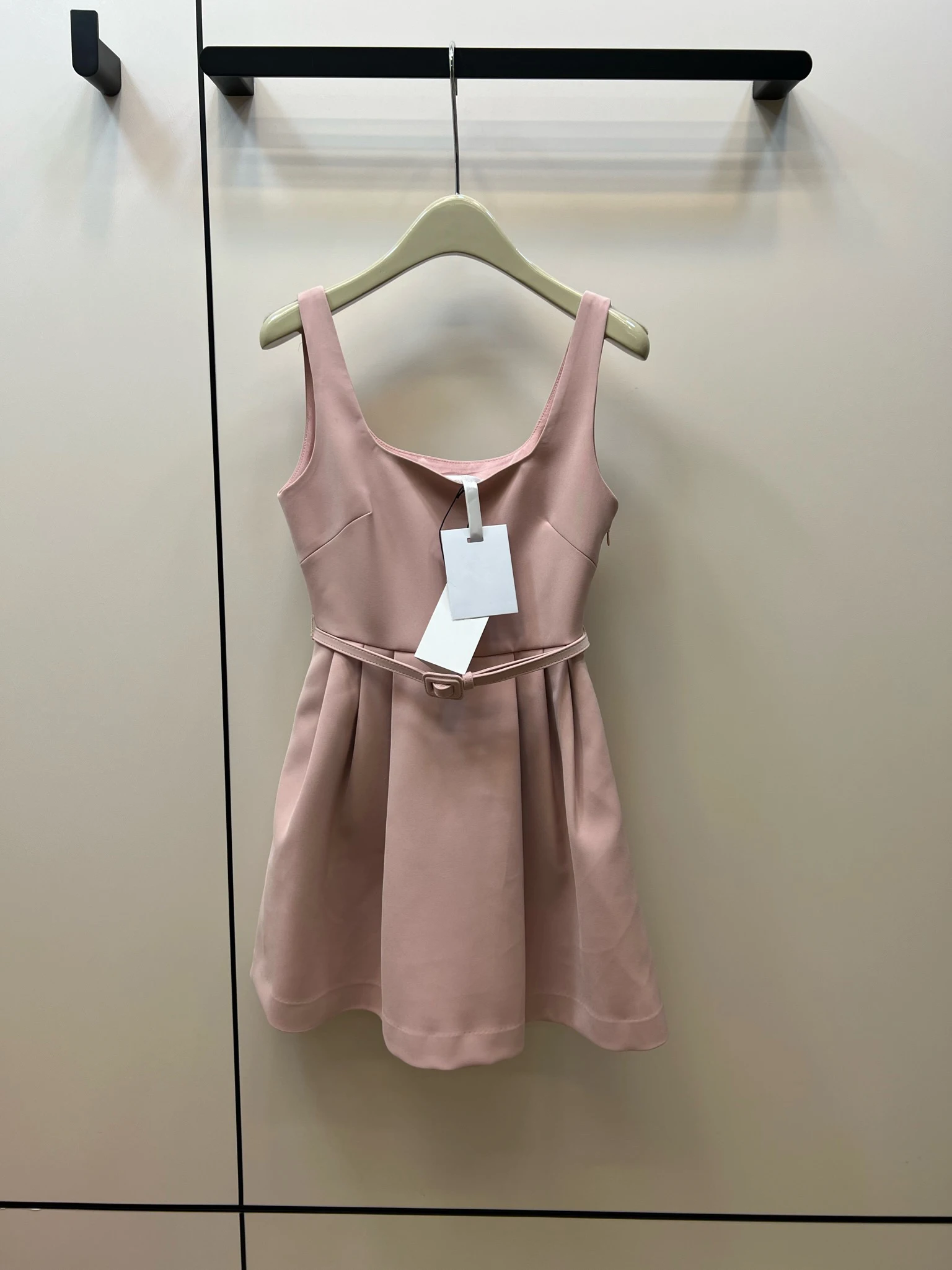 New nude pink halter vest dress small ceremony skirt fold design essential age reduction