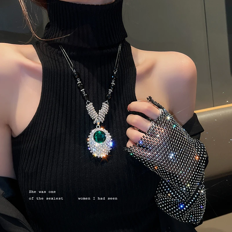 

Light Luxury Antique Exaggerated Emerald Necklace Fashion Flash Diamond Temperament Accessories Autumn Winter Sweater Chain